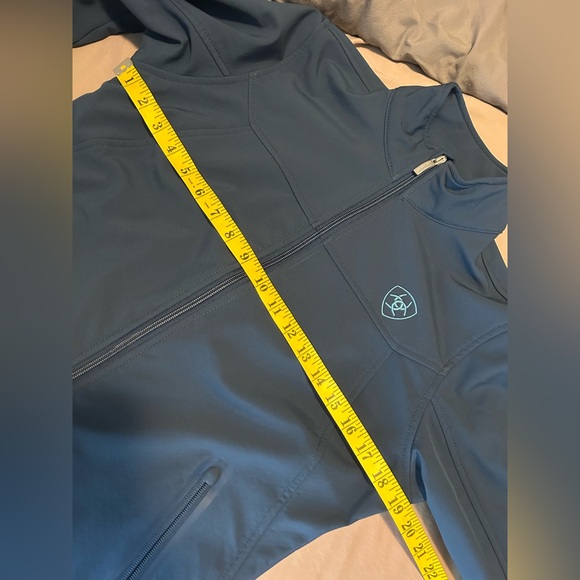 NWOT Women’s Ariat Team Softshell Jacket Deep Petroleum Blue Size M Western - Picture 12 of 15